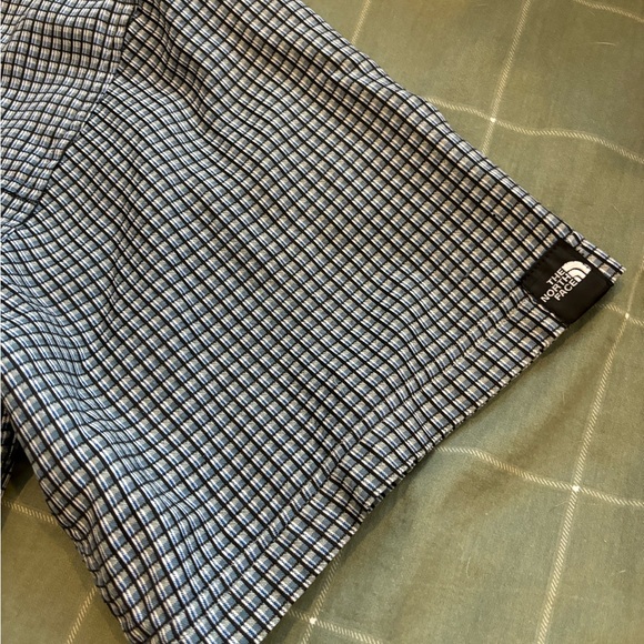 North face Shirt - Picture 3 of 4